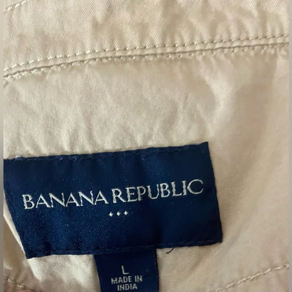 Banana Republic Light weight Cotton Jacket. Camel. Size large.
